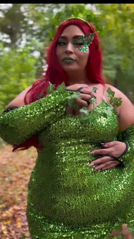 🍃YOU KNOW YOU CAN’T RESIST ME… NO MAN CAN🍃 @fashionnovacurve #plussizecostumes #fyp #viral #goviral #parati #plussizeedition #poisonivy #poisonivycostume 