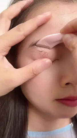 Do you wanna try this? Easy brow routine with this super easy tool🥹#eyebrows #tutorial? #eyebrowroutine #beauty #beauty💕 #fyp #fypシ゚viral #fyp? #foryou❤️ #for