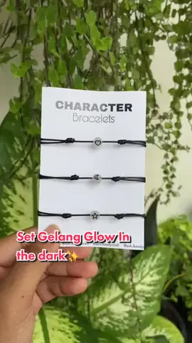 Gelang Glow In the dark, gelang glowing✨ (isi 3pcs) 1set glow in the dark cuman 6rban!!!!! (Ketika slot disini habis silahkan order di akun @asbjaya ) 🥰#DidYouYawn #fyp #TikTokForYouStage #fypシ #fypシ゚viral #gelang #gelangminimalis #gelangglowinginthedark #gelangglowing 