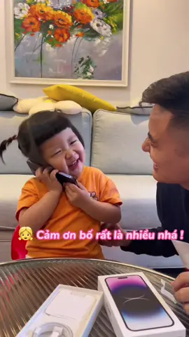 Tặng mẹ Leo chiếc điện thoại mới & drama nổi lên 😂 #banhbaoxinchao #dcgr 