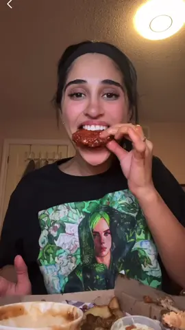 FLAT ALL DAY BABY #chickenwings #mukbang #funny #comedy #fyp #lunch 