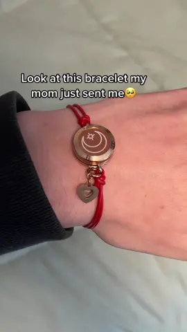 Im obsessed #mom #momgift #bracelet #jewlery #bestfriendgiftideas #couplegiftideas #giftideas #longdistancerelationship #family 