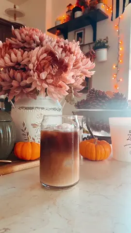 Happy Friday! I’m so excited to finally be going to lavender nights tonight.💜 #slowliving #cozyvibes #cozyhome #fallvibes #cozyathome #cozykitchen #icedlatte #pumpkinseason #homecafe 