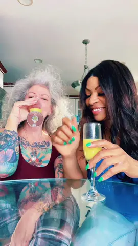 😂Thursday throw back w/liz tryin to freestyle @wi_ezzyhotmail.com 😂❤️😂 #positivevibes #wewintogether #tiktokbringingppl2gether #freestyle #comedy #snoopdogg #havingfun #tiktokfriends #fyp #fuckcancer #lipsync 