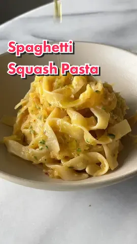 buttery garlic herb spaghetti squash pasta, the perfect fall dinner #pasta #spaghettisquash #fallrecipes #food 