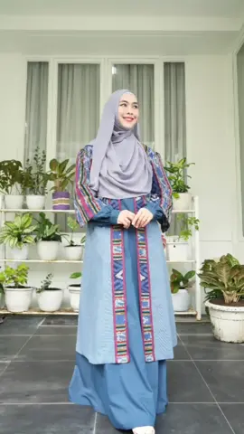 Kemarin datang ke acara Jakarta Muslim Fashion Week dan senang sekali melihat baju dari kain-kain daerah. MasyaAllah.. Indonesia kaya dengan kain-kain cantiknya. So proud, makin cinta dengan budaya Indonesia♥️ outfit #nbrsofficial 