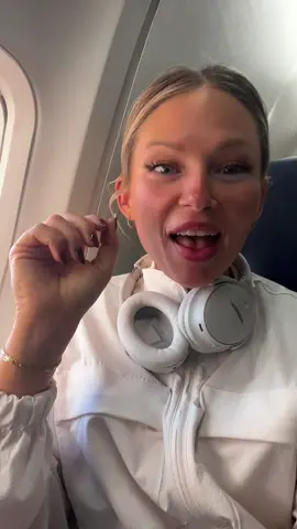 Ma’am. Please no. ✈️ #flight #miami 