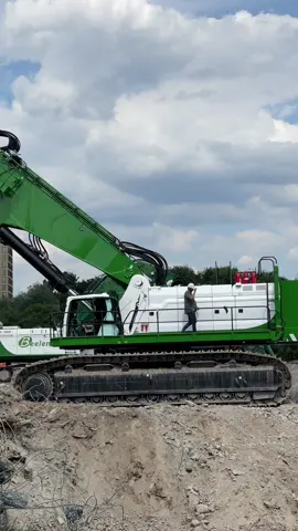 Read thf story on this #demolition #machine in the latest issue of the Awesome Earthmovers magazine.   #excavator #construction #demolition #dozer #bulldozer #tractor #machinery #massive 