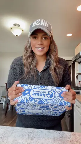 @Universal Yums this box was so fun! Thank you for the unique snacks!🥨🍿🍪 #yumfan 