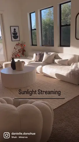 When the sun hits just right ☀️ #sunlight #aesthetic #organicmodern #interiors #hometour #peerspace 