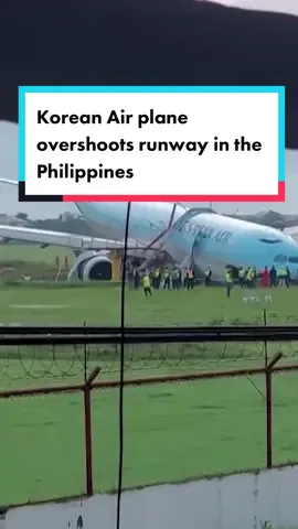 A Korean Air plane, with 173 people on board, overshot a runway in the Philippines after trying to land multiple times in poor weather conditions. The airline said there were no injuries and all passengers had evacuated safely.   #koreanair #koreanairlines #korea #seoul #philippines #philippinestiktok #cebu #planecrash #MONICAATEST #fyp