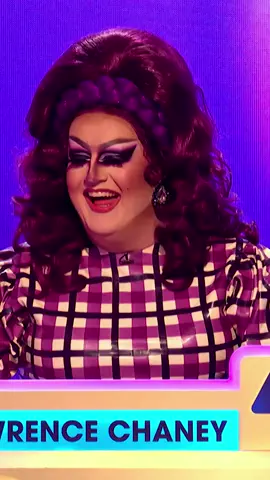There’s thinking outside of the box, and then there’s @romankemp😂  #BlanketyBlank #iPlayer