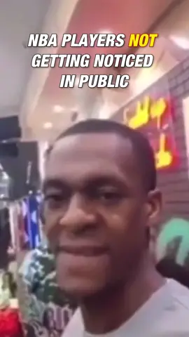 NBA players not getting noticed in public 🤣 #NBA #basketball #clutchpoints 