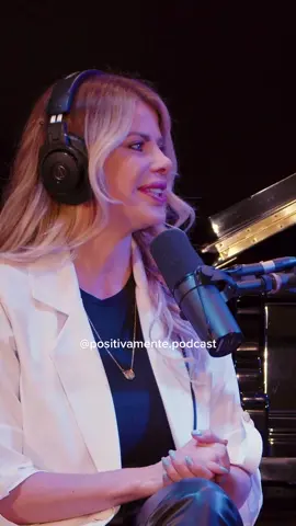 Imagina a dor de um pai vendo isso? 😭  Confira o bate-papo completo que está incrível e muito emocionante! #karinabacchi #tiktokgospel #foryou #fy #deus #jesus #biblia #palavra #pretonobranco #crente #musica #gospel 