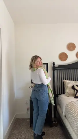 Levi’s have my heart 💗 #levis #levijeans #scarf #falloutfits #outfitinspo #OOTD #fallstyle #fitcheck 