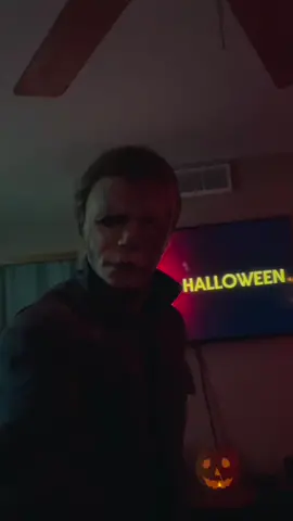 You spin me right round🎃 Creds to @madi hocker for the Trend👏🏽 #youspinmeroundandround #youspinmerightroundbabyrightround #transition #michaelmyersoftiktok #michaelmyersoftiktok_ #halloween1978 #halloweenends #michaelmyers #halloween #halloweenends2022 #Halloween2022 #fall #autumn #spookyseason #spookyseason2022 #fall2022 #fallaesthetic #autumnaesthetic #theshape #theboogeyman #boogeyman #horror #horrortok #horrify #horrormovie #foryoupage #foryou #fyp #tiktok #trend #trending 