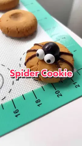 Spider cookies 🍪 #spidercookies #cookies #cutecookies #halloween #halloweenathome #halloweencookies #halloweendessert #halloweendesserts #halloweendessertideas #cutedesserts #cookiesoftiktok 