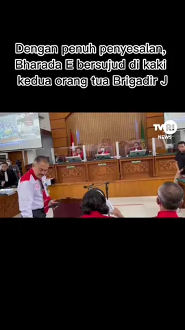 Dengan penuh penyesalan, Bharada E bersujud di kaki kedua orang tua Brigadir J #bharadae #bharadaeliezer #richard #richardeliezer #brigadirjosua #brigadirj #tiktok #fyp #fypシ #beritatiktok #beritatiktokviral #savebrigadirj #savebrigadirjosua 