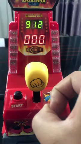 Who can score higher than me?#fun #game#foryou #boxingclub #fingerboxing #arcade #finger 