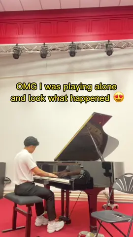 @jvke have to see that ! Let’s tag him in the comment 😃🎹✨#piano #goldenhour 