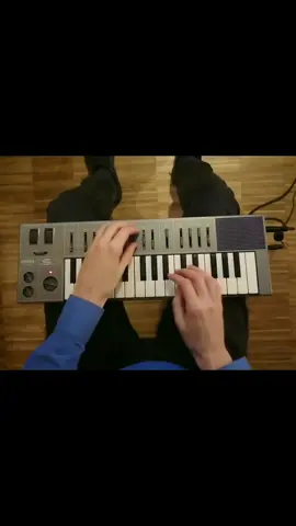 fooling around on the 'Yamaha CS01' ... #synth #electronicmusic #livelooping #dream #keys #yamaha #dorianconcept 