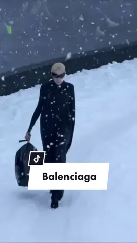 Iconic #Balenciaga Models and their walks 🤍 ✨ 🖤 - Who is your favorite model? #modelwalk #iconicfashion #iconic #model #runwaymood #moda #HauteCouture #avantgarde #Runway 