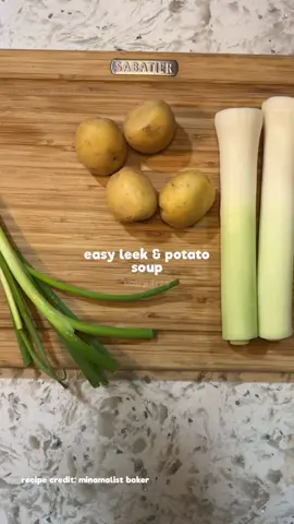 vegan leek and potato soup 🌱#FomotionalFinds #vegan #vegansoup #Recipe 