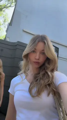 Life in Bondi is pretty siiick 🤙🏼#dayinthelife #Vlog #twinmodels #sydneyaustralia #bondibeach #models #twins 