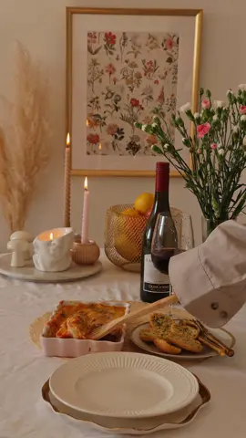 I'm loving this little space 🍝  #homeimprovement #diningroom #hometiktok #homenation #homeaesthetic #colorfulhomevibes #homeproject #wineanddine#homedecor#asmr #fyp #foryoupage #foryou 