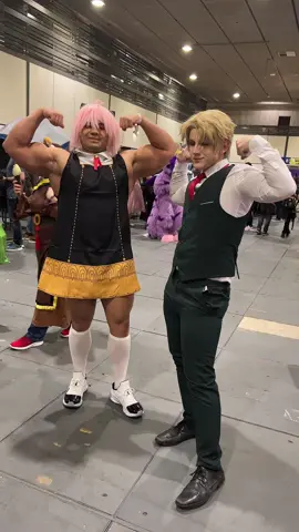 @miruwucos anya and loid posing #spyxfamily #buff #dweebis 