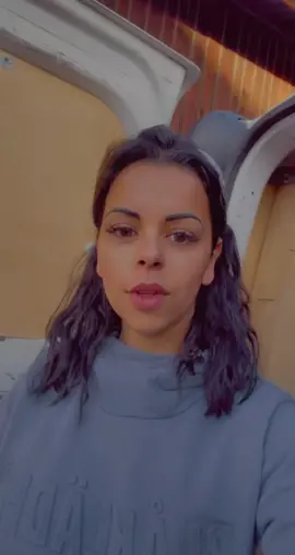 aujourd’hui je te montre comment refaire t’es silicone, hésite pas à me dire en commentaire se que tu aimerais voir en video 👷🏽‍♀️ #kellycruz #travaux #chantier 