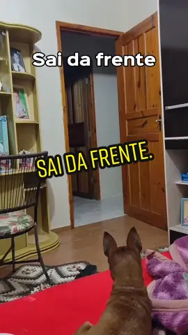 Sai da frente.