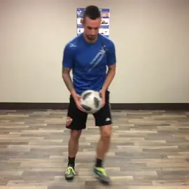 How's your first touch⚽🧲 #fyp #fypシ #reels #viral #433 #control #skill #wizard #technique #football #futbol #futebol #Soccer #inspire #naruto #footy 
