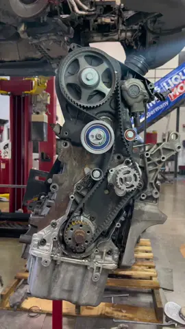 This replacement engine is getting a new timing belt before I install it into the vehicle!  #thedubdoctor #vw #volkswagen #vwlove #mechanic #technician 