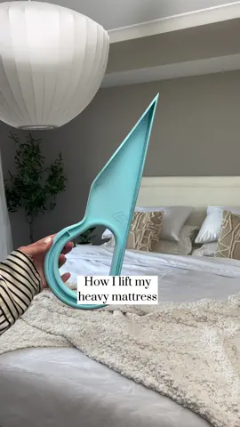 This bed gadget is perfect for lifting my heavy mattress 🏋🏽‍♀️ 🛏 link in bio to shop #cleaninghacks #homehacks #amazonhomehacks #amazonfinds #amazonmusthaves 