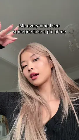 Apparently this is the Bella Hadid’s trick but I learned this a while ago it’s called MEWING. Ps don’t ever take pics of me when I’m off guard pls 😂 #jawlinehacks #tips #fyp