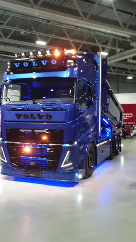 New Volvo Norway demo FH16 750 6x4 Sorling kombi aka 
