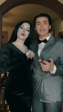 Mom and dad have arrived to wish you a horrible halloween 🖤 #gomezaddams #morticiaddams #theaddamsfamily #theaddamsfamilycosplay #halloween 