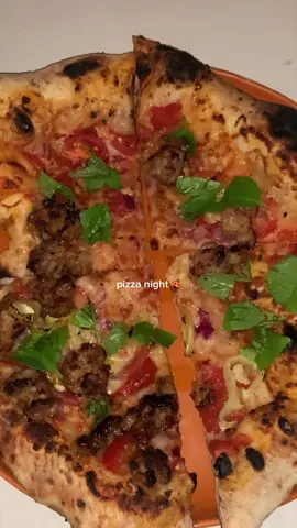 homemade pizza hits different #pizzanight #homemadepizza #familytime #pizzatime 