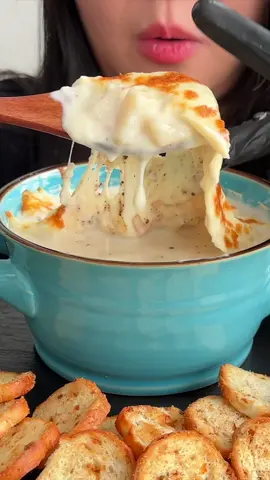 #asmrsounds #asmrmukbang #asmreatingsounds #clamchowder #soupslurp #cheesemukbang #messyeater 