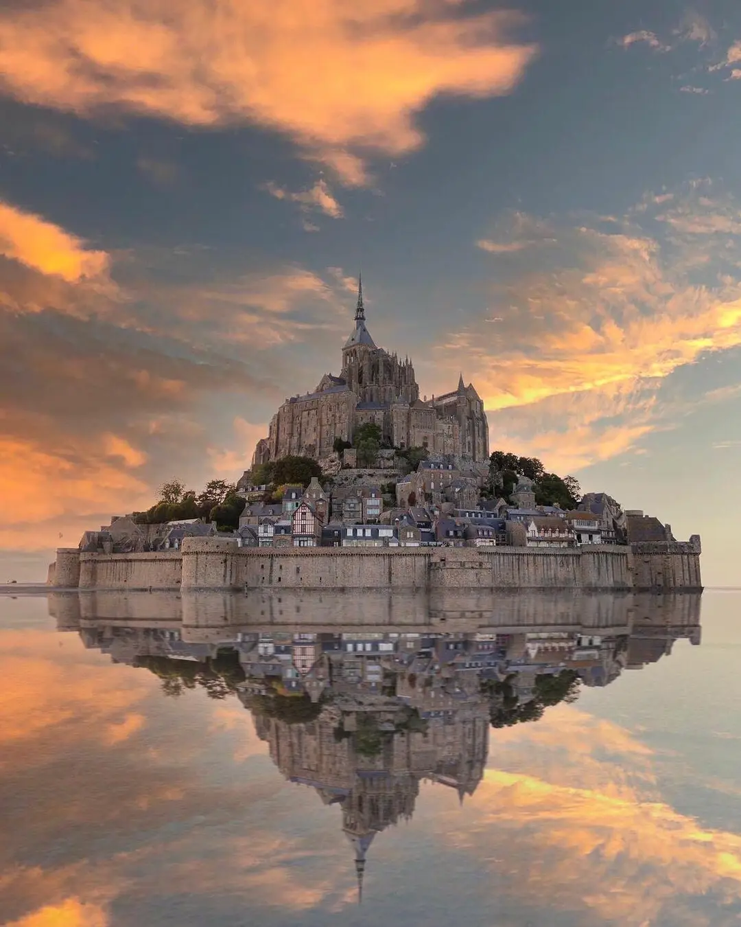The romantic castle of Mont Saint-Michel.#wallpaper #painting #cure #MontSaintMichel 