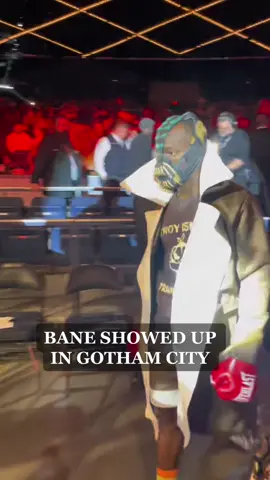 Troy Isley went full #Bane for #Halloween 🎃 #lomaortiz #boxingtok #espn #costume #cosplay #batman #darkknight 