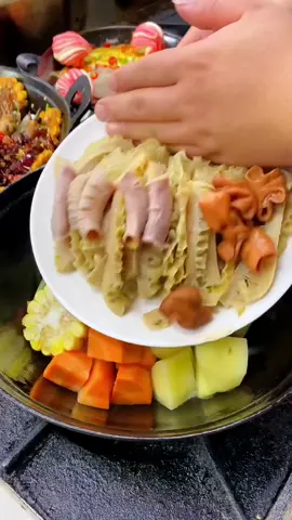 Old school giant iron pot, currently popular to serve hotpot or stews, tons of ingredients for you to choose from, do you want to try? #chinesefood #streetfood #tiktokfood #FoodLover #hotpot 