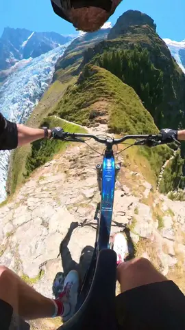 Hands up if you also want to do this 🙌 @Aurelien Fontenoy w/ #insta360 X3 #mtblife #insta360mtb #extremesports #fyp #AdventureVibes #pov #makingof