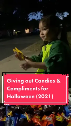 Throwback to Halloween 2021! 🎃  Dinosaur Isla giving out candies & compliments. 🦖🥺🥰🍫
