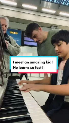 Sharing these moments is the best thing in the world 😍😍 so many things can happen in a train station ! #piano #pianogare #pianoengare #pianiste #pianotok #pianoteacher #pianolesson #publicpiano #musiqueclassique #fazilsay #turkishmarch #allaturca #allaturcamozart #mozart #marcheturque #mozartremix 