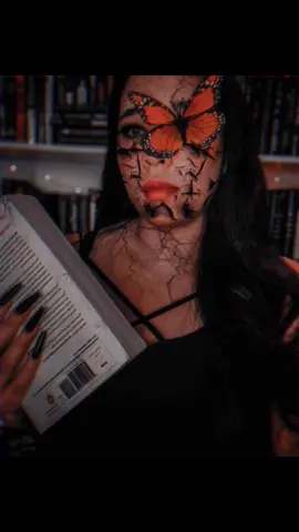 🎃Happy Halloween Everyone!🎃 #happyhalloween #spookyphotos #spookybooks #creepyphoto #creepybooks #halloweenvibes #fallvibes #Darklybooks #darkbooktok #bookinhand #readingcommunity #darkreels #bookfun #igreadsbooks 