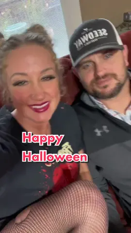 No clue who I’m supposed to be…. Ready to go Trick or Treating with Polly!! #trickortreat #trickortreating #happyhalloween #halloweentransition #Vlog 