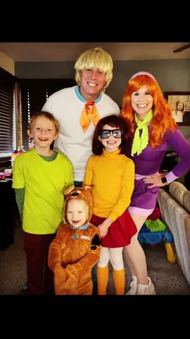 Love a good family costume 🧡 #halloween #scoobydoo #family #costume #trickortreat #goals #husbandwife #fyp #StemDrop001 