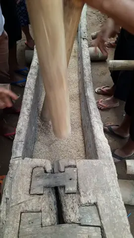 Tumbuk Padi Tradisional🤩